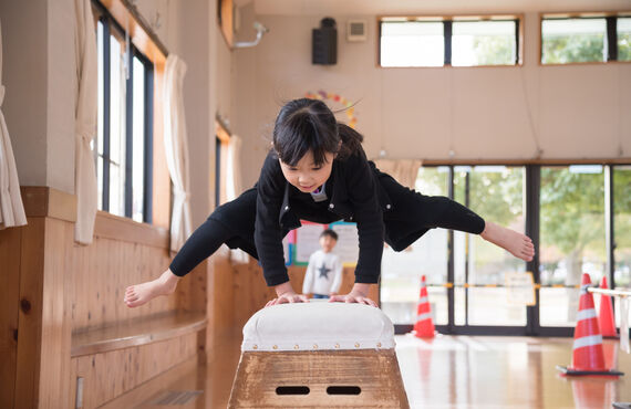 学校体育の内容を踏まえた小学生向けの教室として好評 | 丁寧な指導を行う豊川の体操クラス・体操クラブジムナスツ